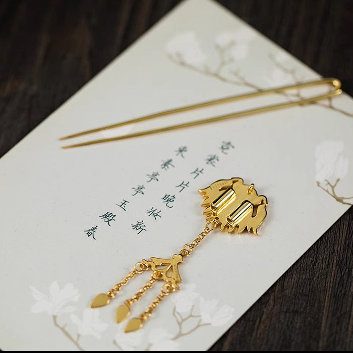 Elegant Gold Piece for Every Occasion