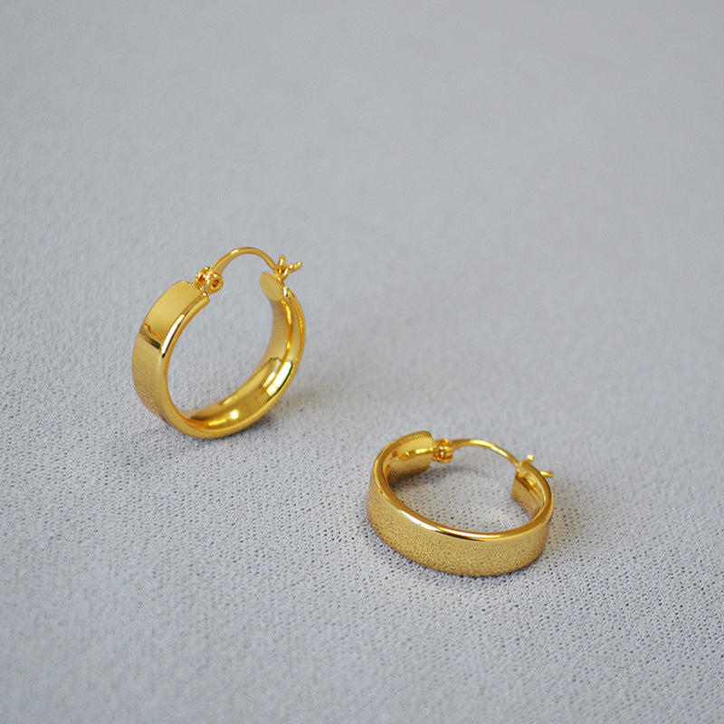 Beautiful Gold Earring with Unique Style