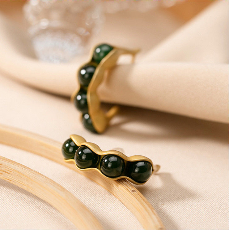 Charming Silver Earring for Any Occasion