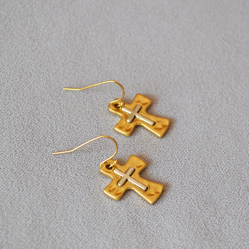 Romantic Gold Earring for Special Moments