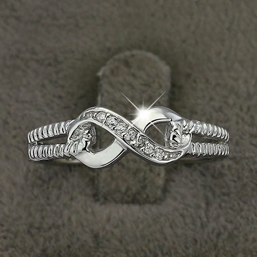 Classic Gold Ring with Timeless Appeal