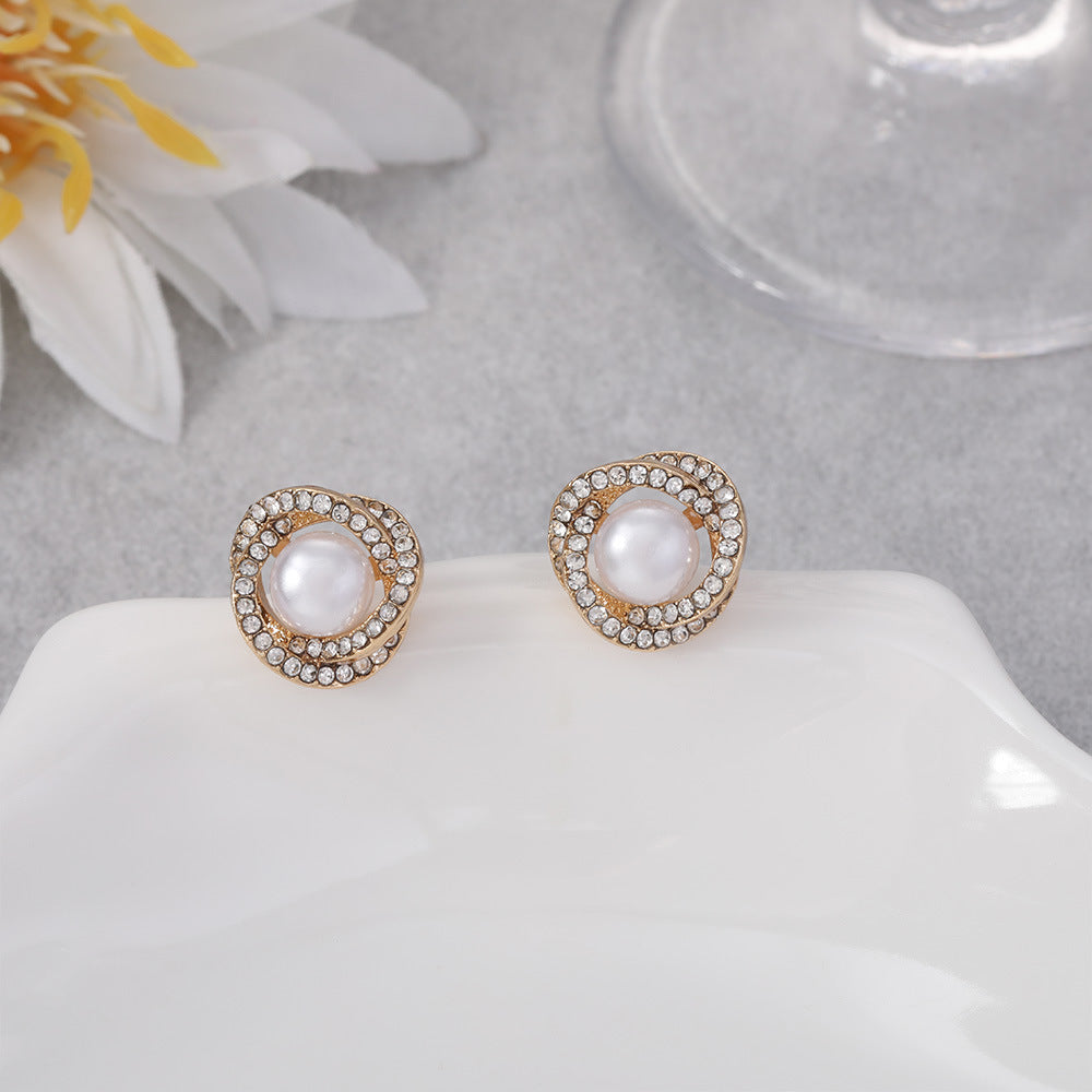 Romantic Pearl Earring for Special Moments