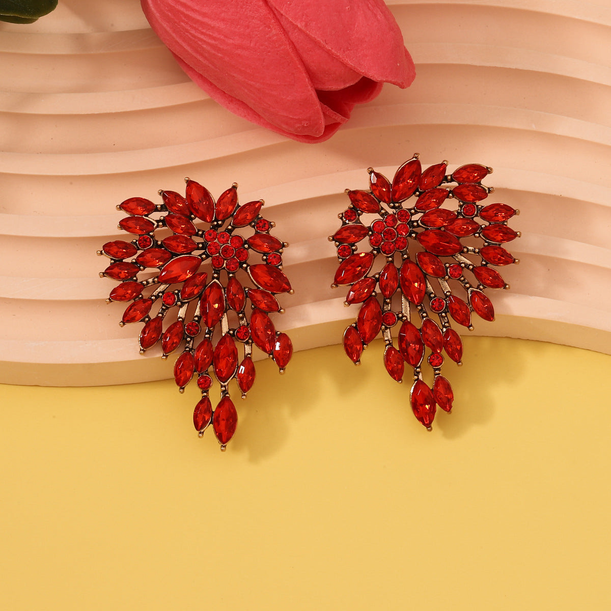 Charming Gold Earring for Any Occasion