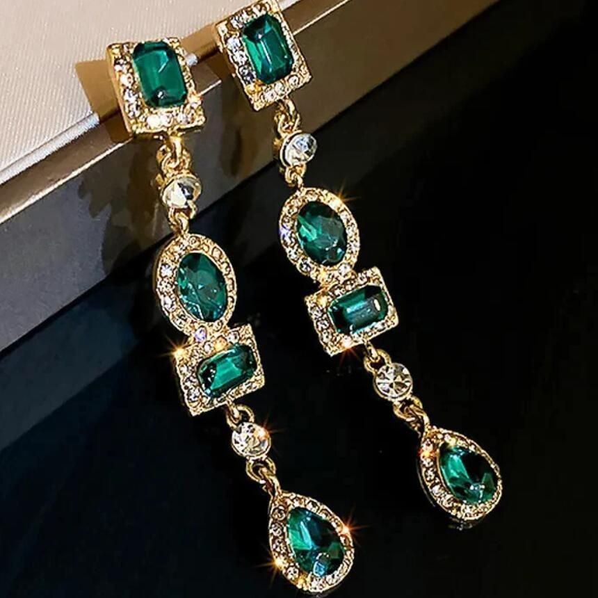 Charming Earring for Any Occasion