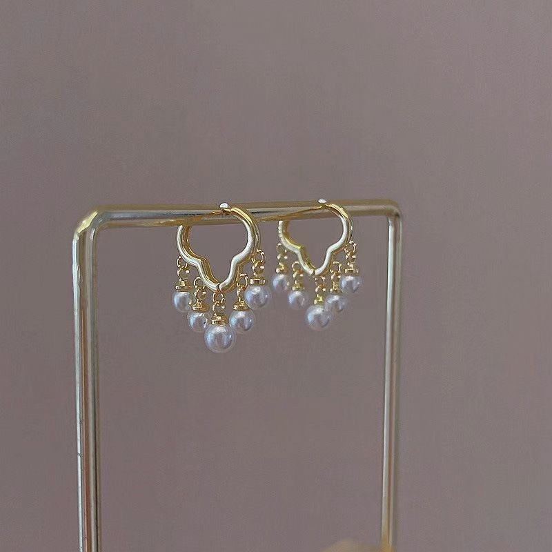 Beautiful Pearl Earring with Unique Style
