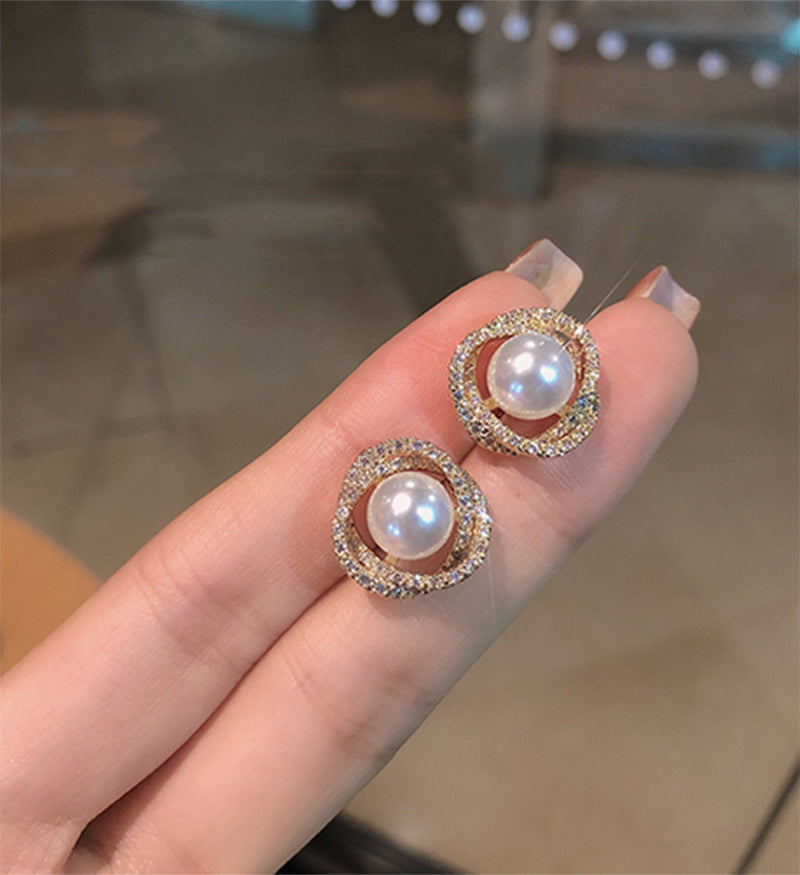 Charming Pearl Earring for Any Occasion