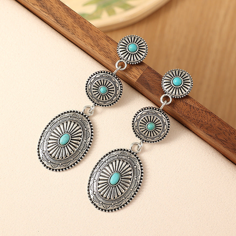 Charming Silver Earring for Any Occasion
