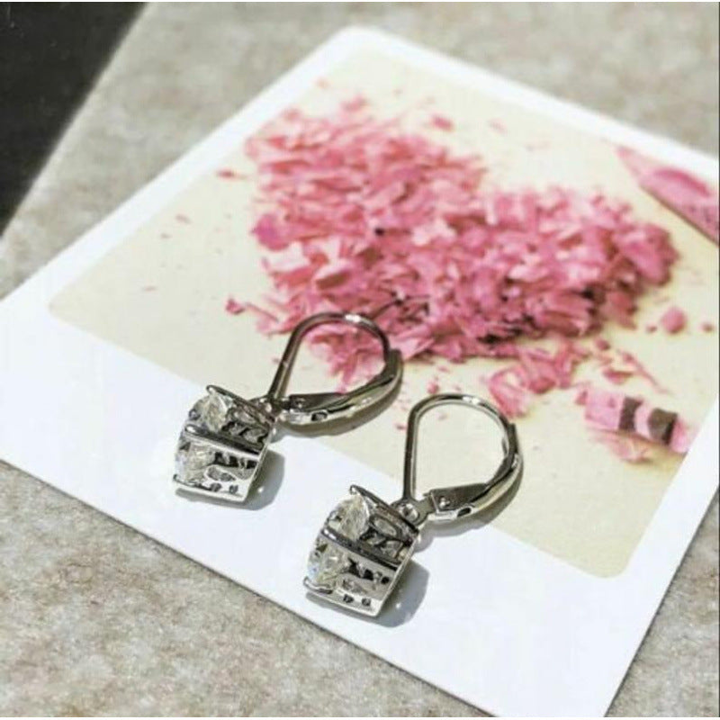 Elegant Gold Earring for Every Occasion