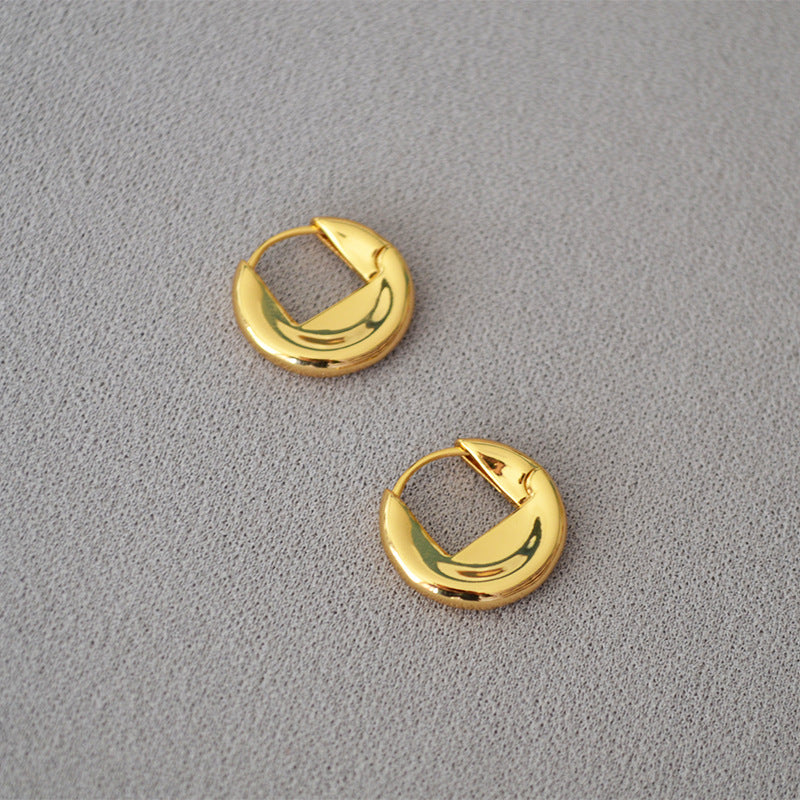 Classic Gold Earring with Timeless Appeal