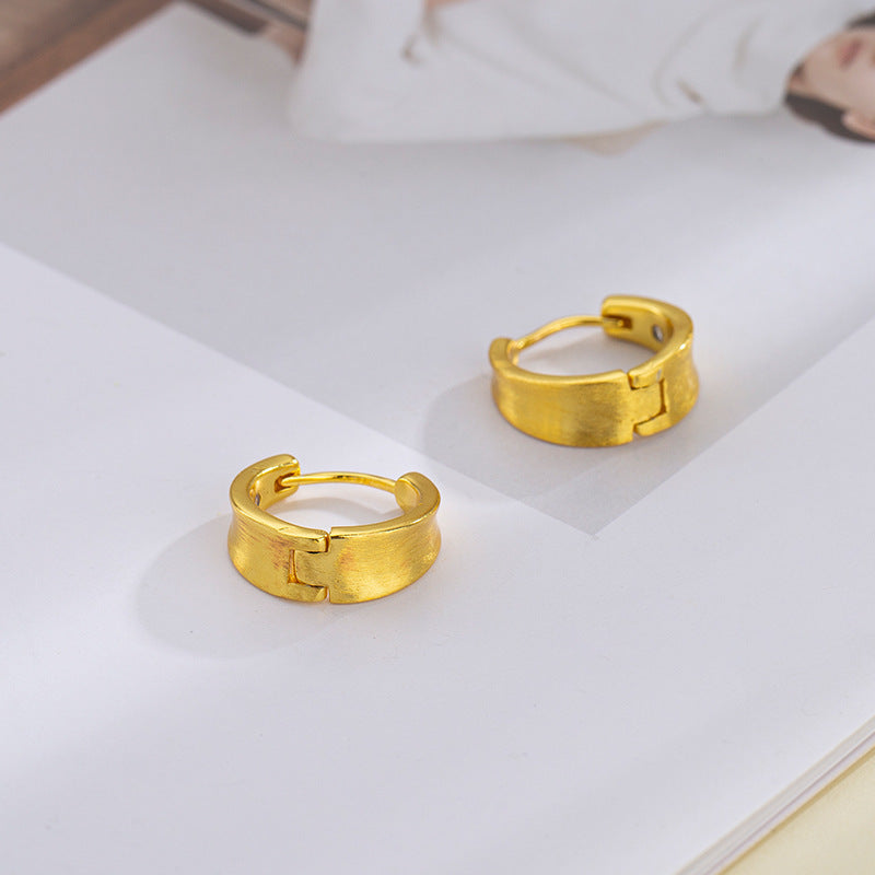 Classic Gold Earring with Timeless Appeal