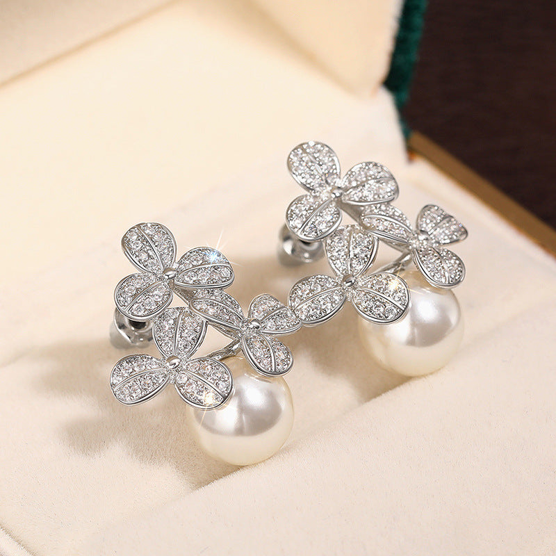 Classic Pearl Earring with Timeless Appeal