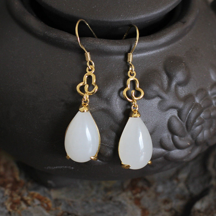 Romantic Gold Earring for Special Moments