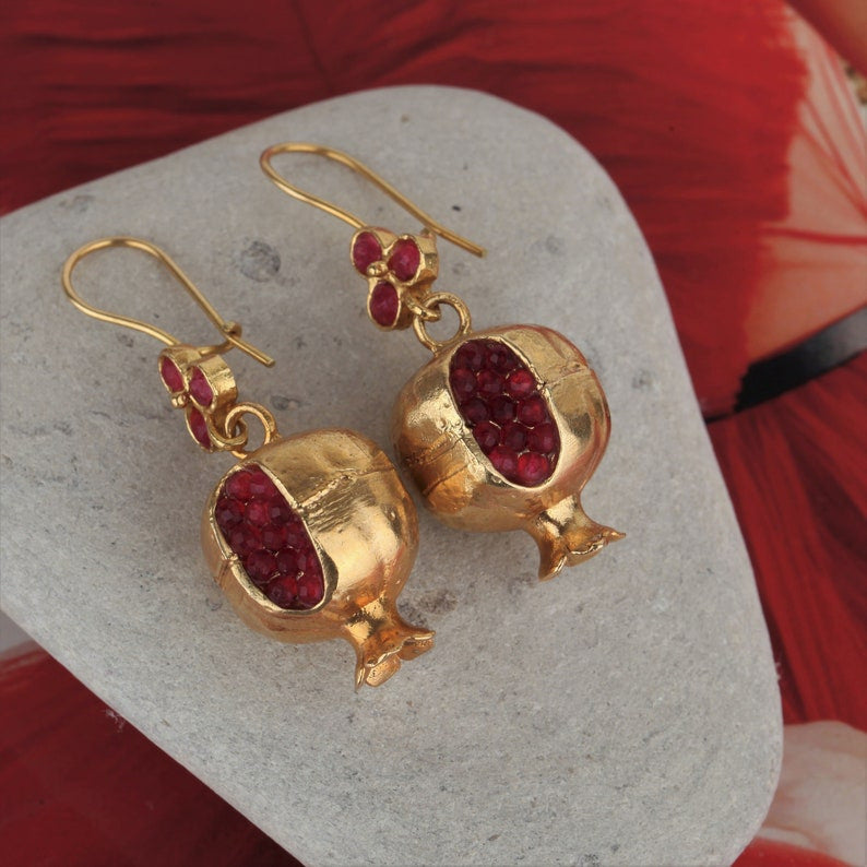 Classic Pearl Earring with Timeless Appeal