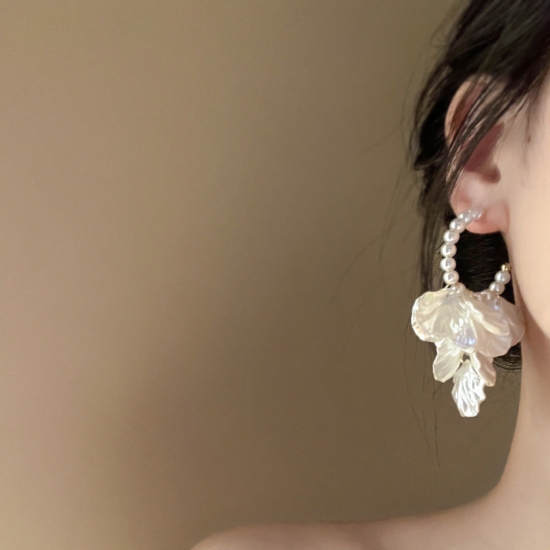Classic Pearl Earring with Timeless Appeal