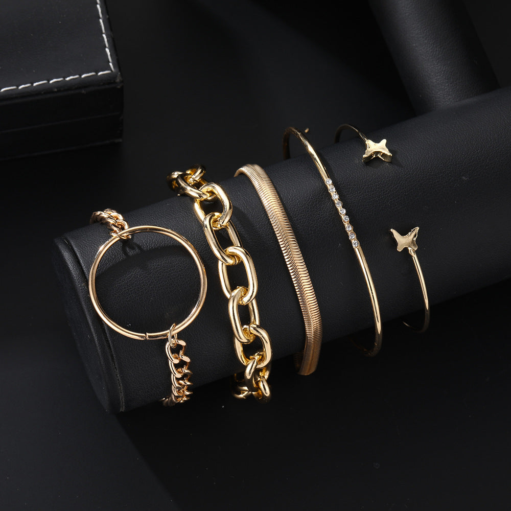Romantic Gold Bracelet for Special Moments