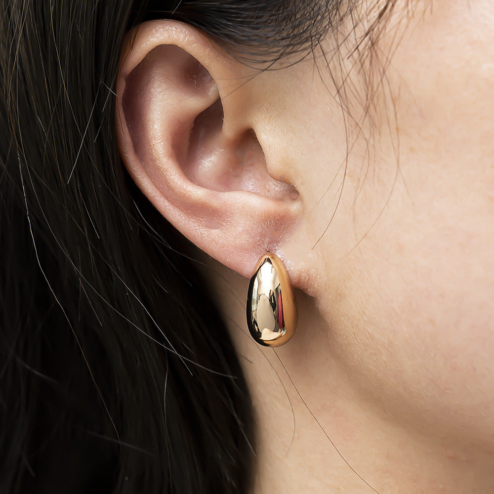Romantic Gold Earring for Special Moments