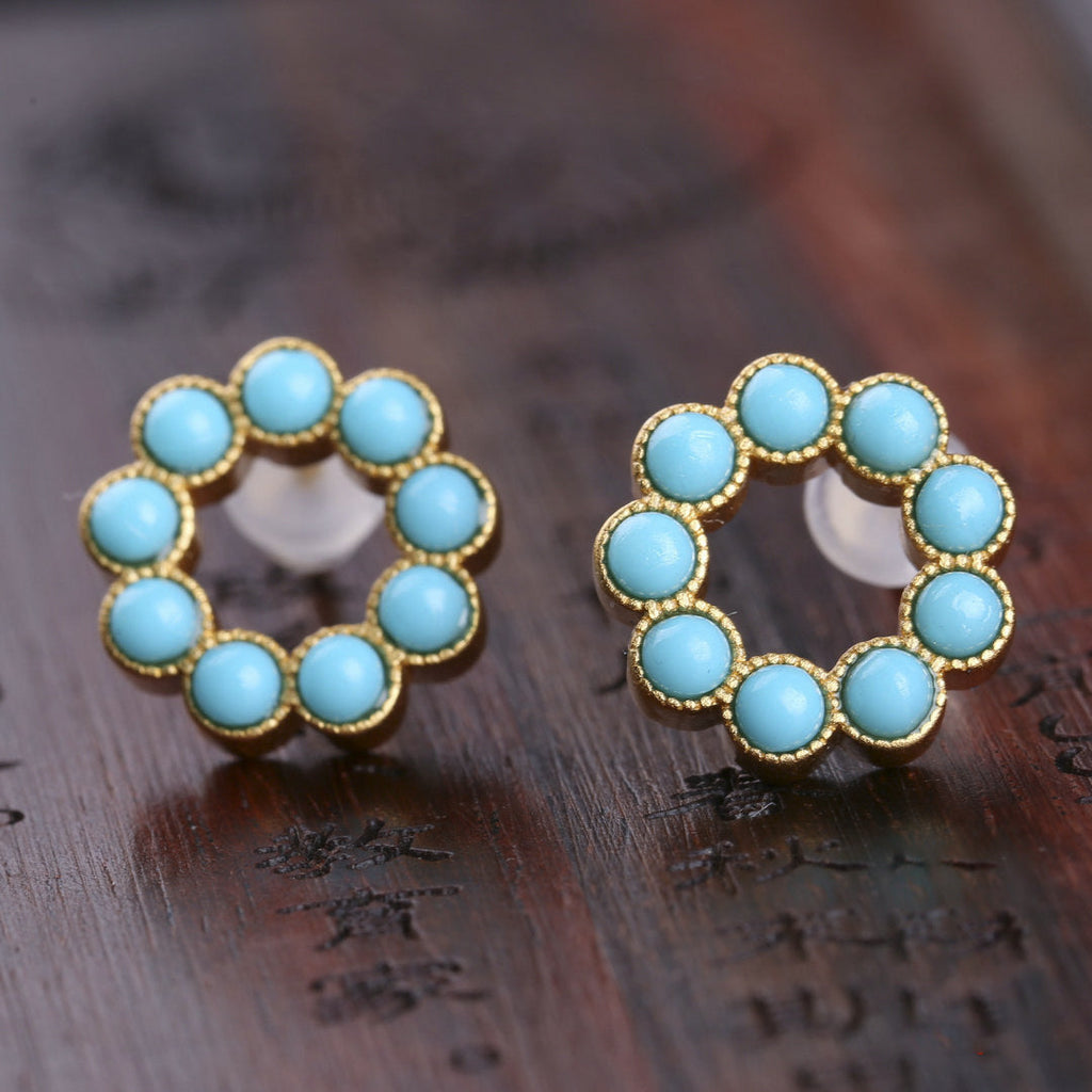 Beautiful Gold Earring with Unique Style