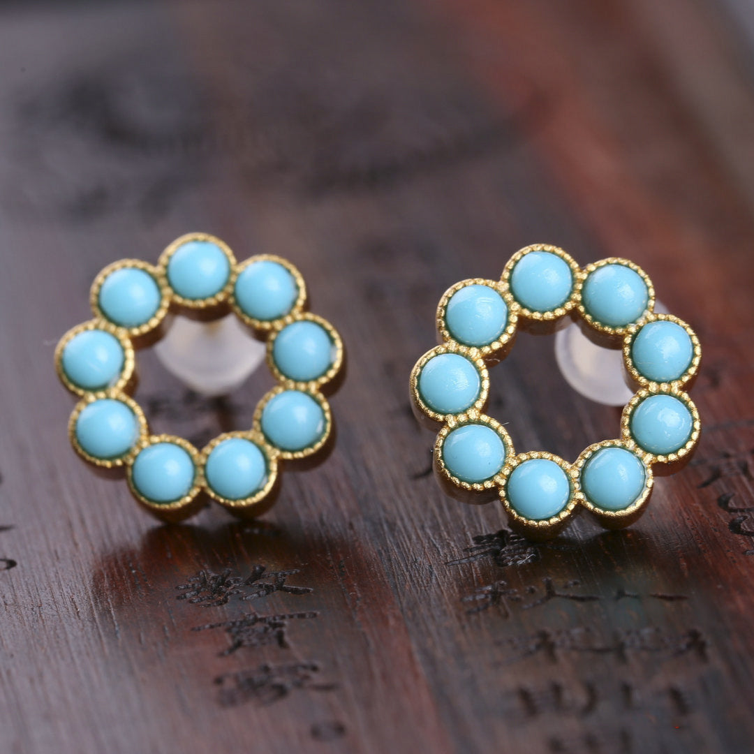 Beautiful Gold Earring with Unique Style