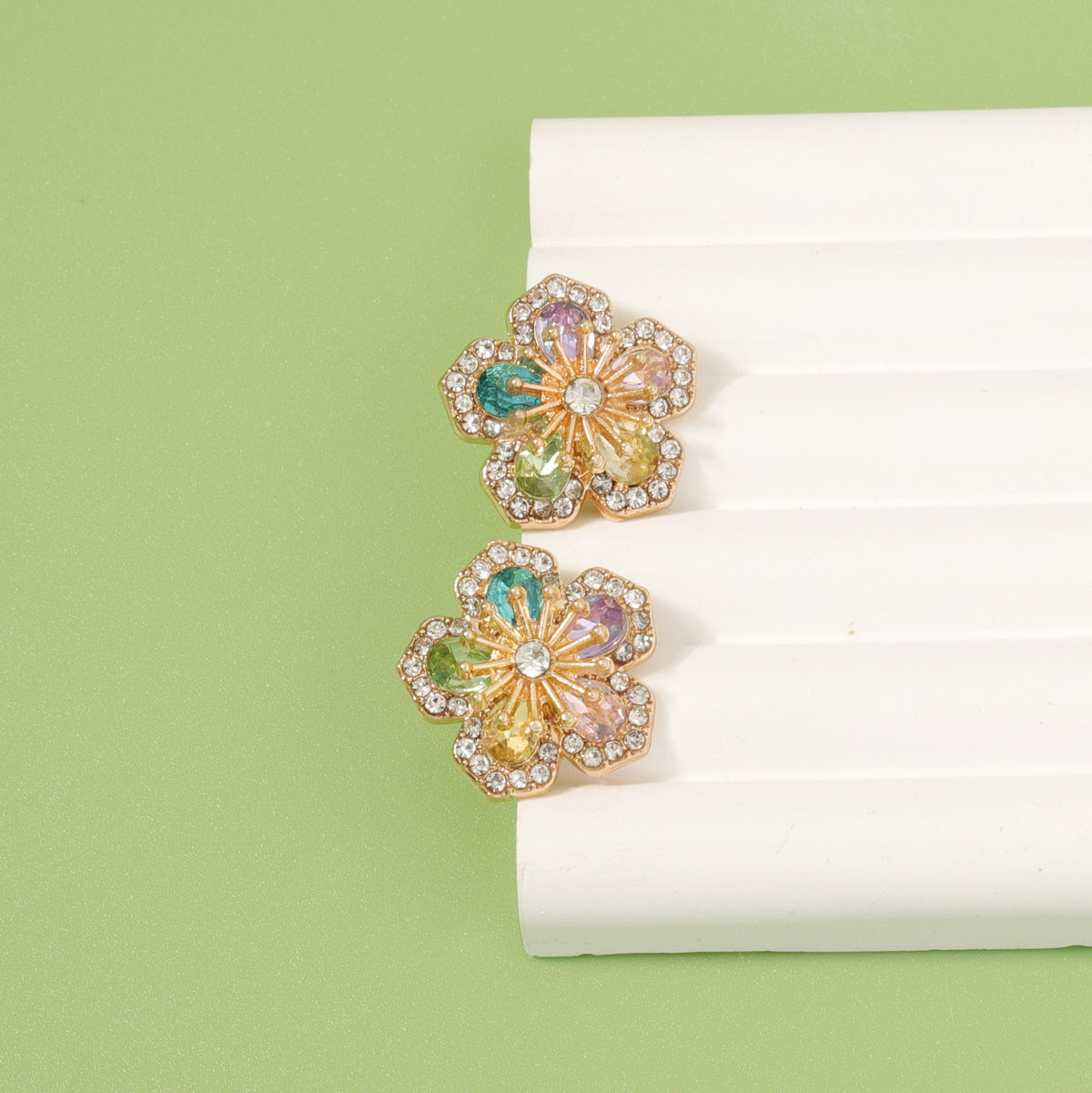 Charming Earring for Any Occasion