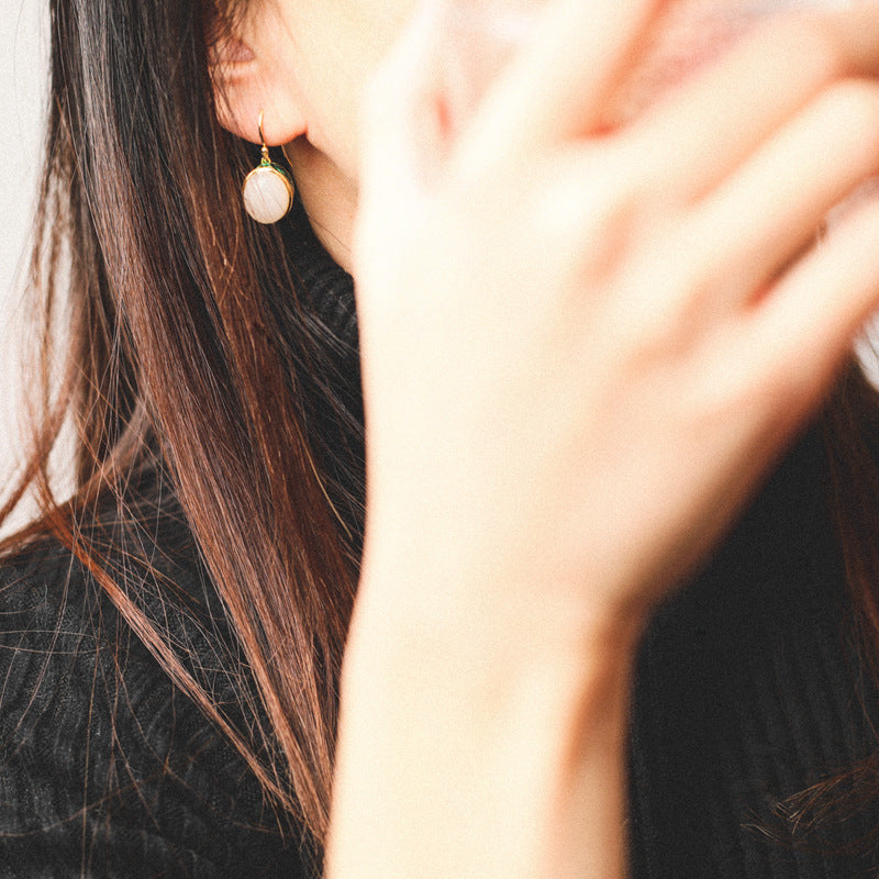 Charming Gold Earring for Any Occasion
