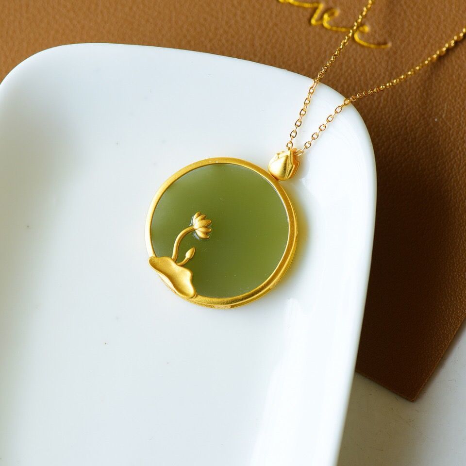 Charming Gold Necklace for Any Occasion