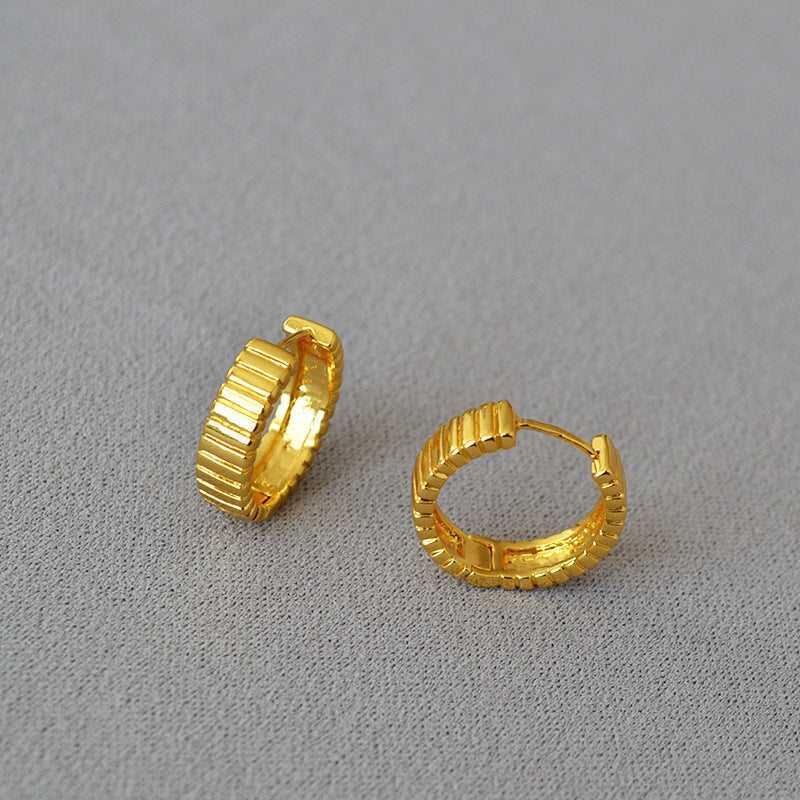 Charming Gold Earring for Any Occasion