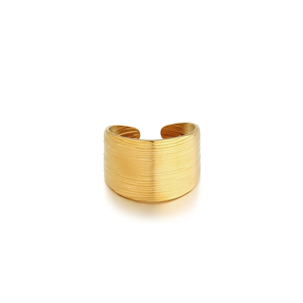 Romantic Gold Ring for Special Moments