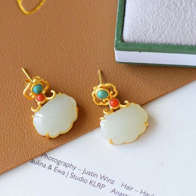 Elegant Silver Earring for Every Occasion