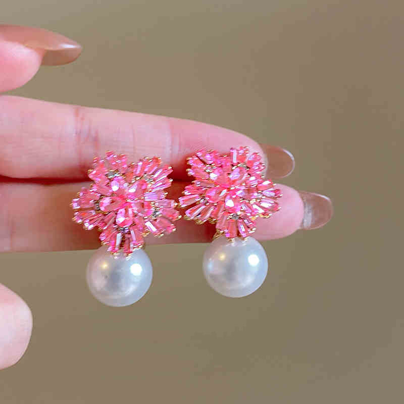 Romantic Pearl Earring for Special Moments