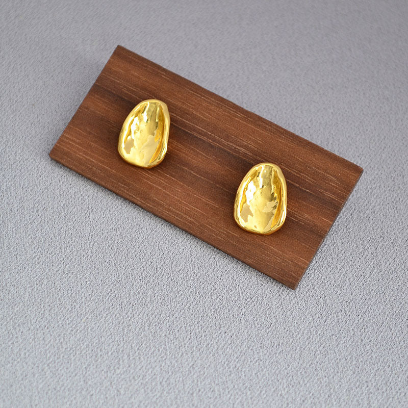 Charming Silver Earring for Any Occasion