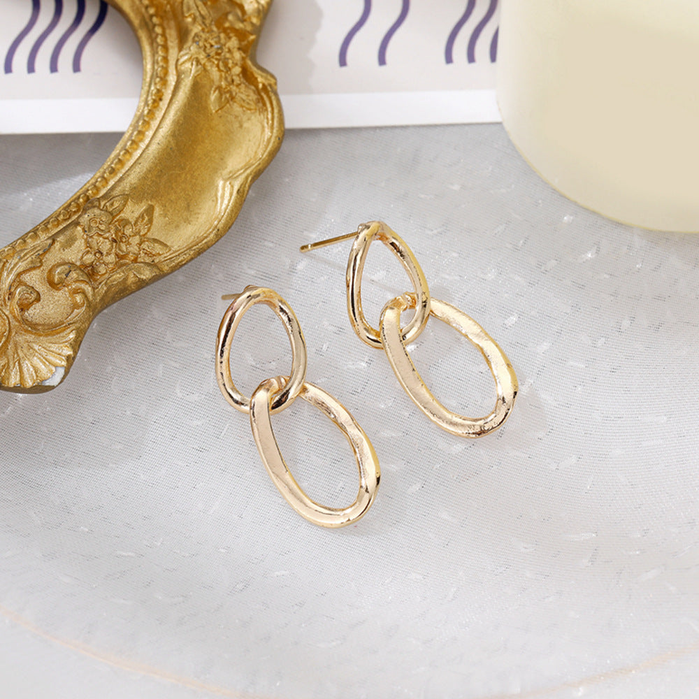 Classic Gold Earring with Timeless Appeal