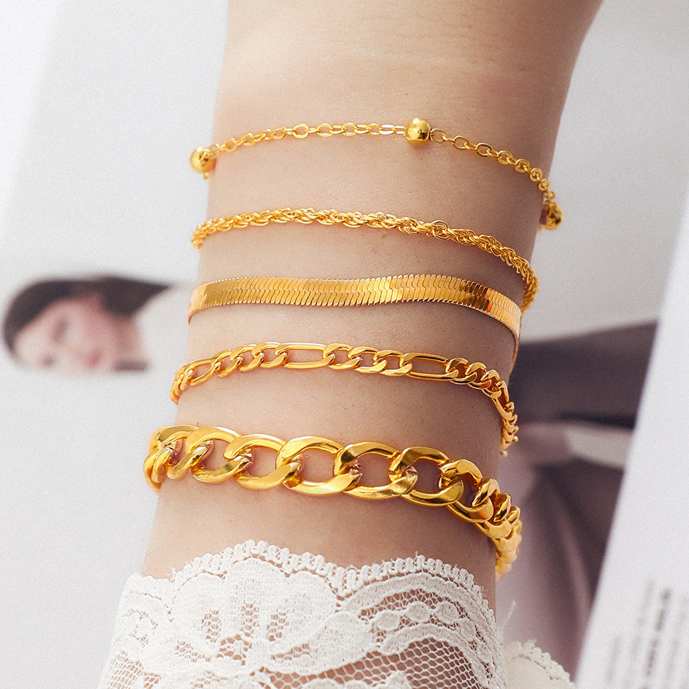 Romantic Gold Bracelet for Special Moments