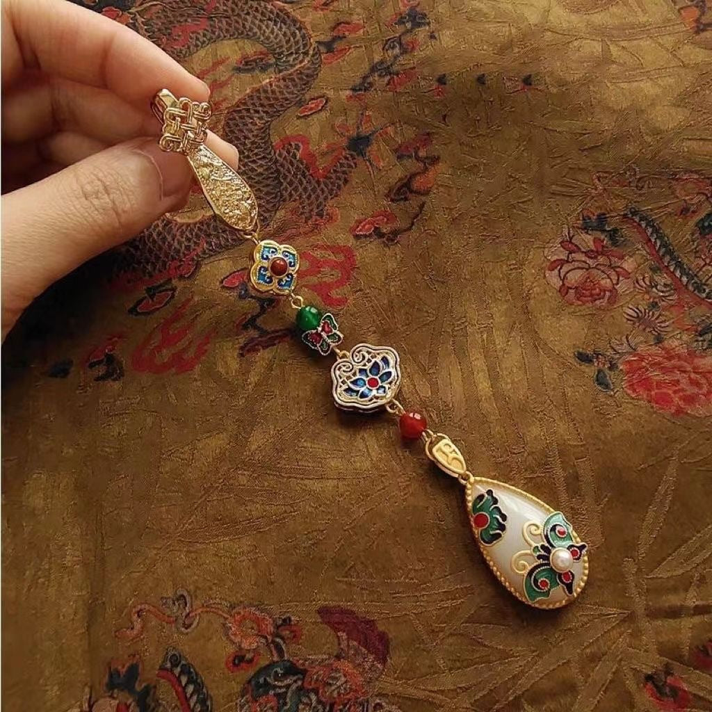 Charming Pendant for Any Occasion