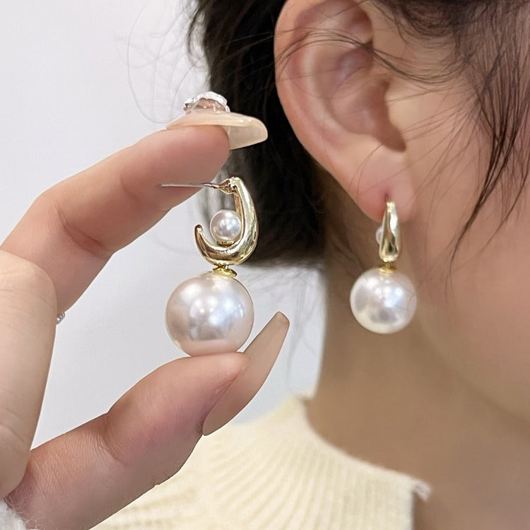 Classic Pearl Earring with Timeless Appeal