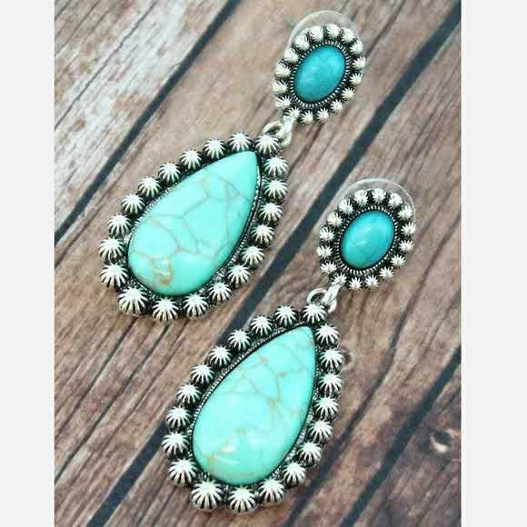Romantic Silver Earring for Special Moments