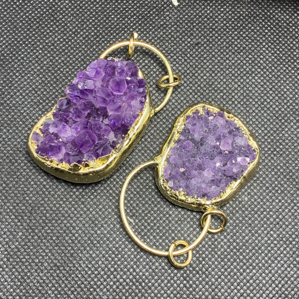 Beautiful Gold Pendant with Unique Style