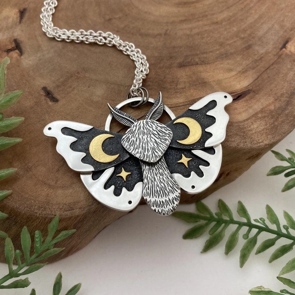 Classic Silver Necklace with Timeless Appeal