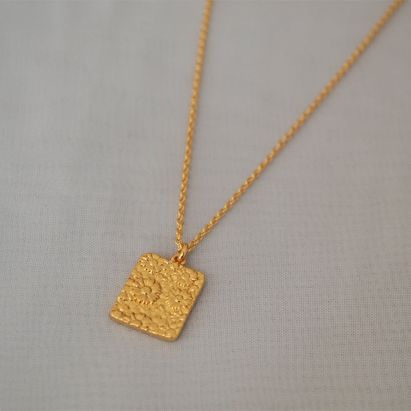 Charming Gold Necklace for Any Occasion