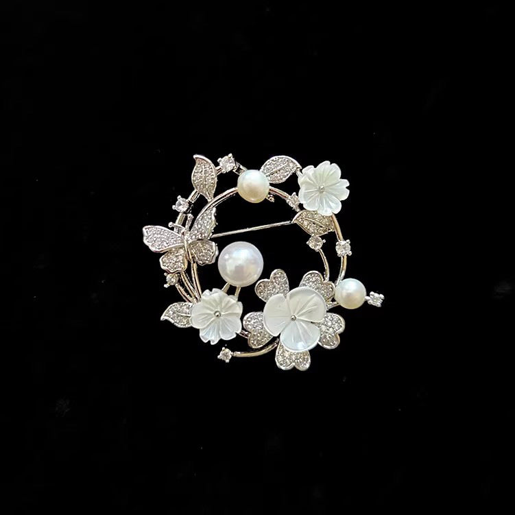 Romantic Pearl Piece for Special Moments