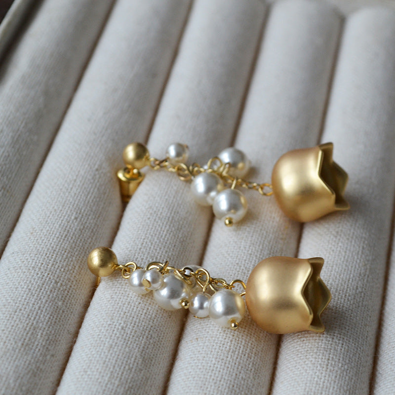 Classic Pearl Earring with Timeless Appeal