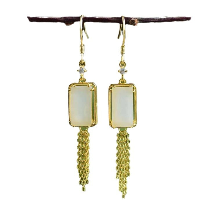 Classic Gold Earring with Timeless Appeal