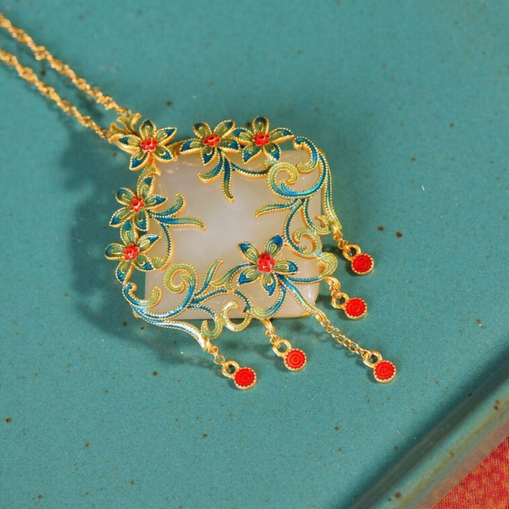 Elegant Gold Pendant for Every Occasion