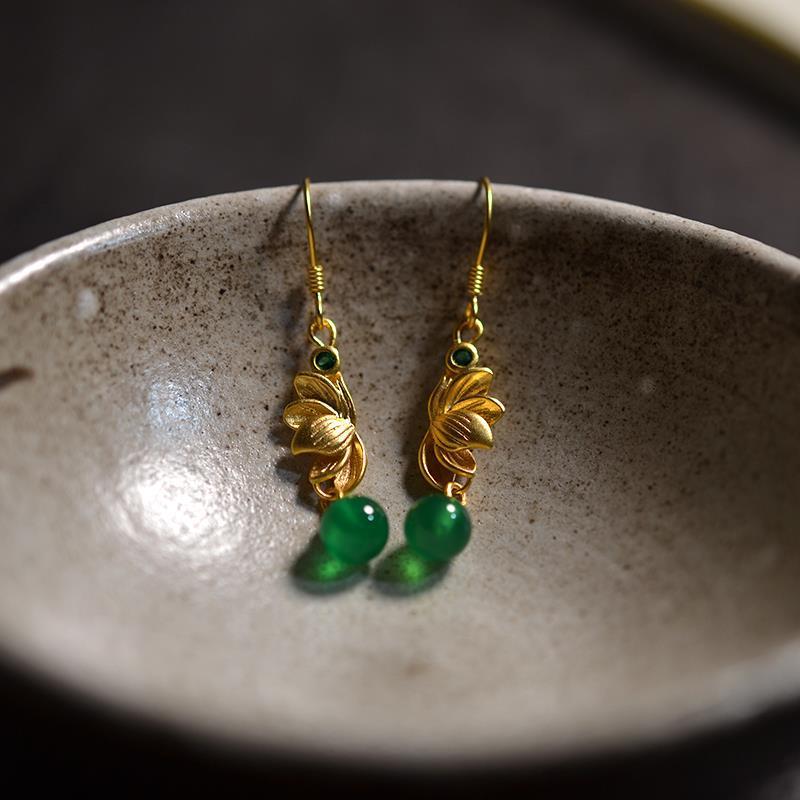 Romantic Gold Earring for Special Moments