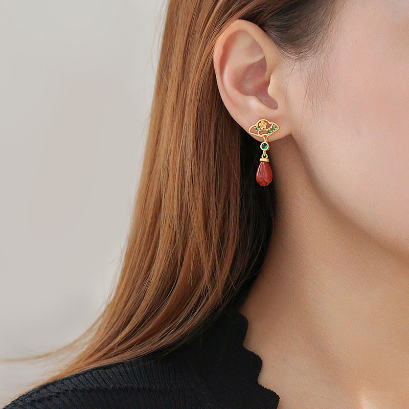 Romantic Gold Earring for Special Moments