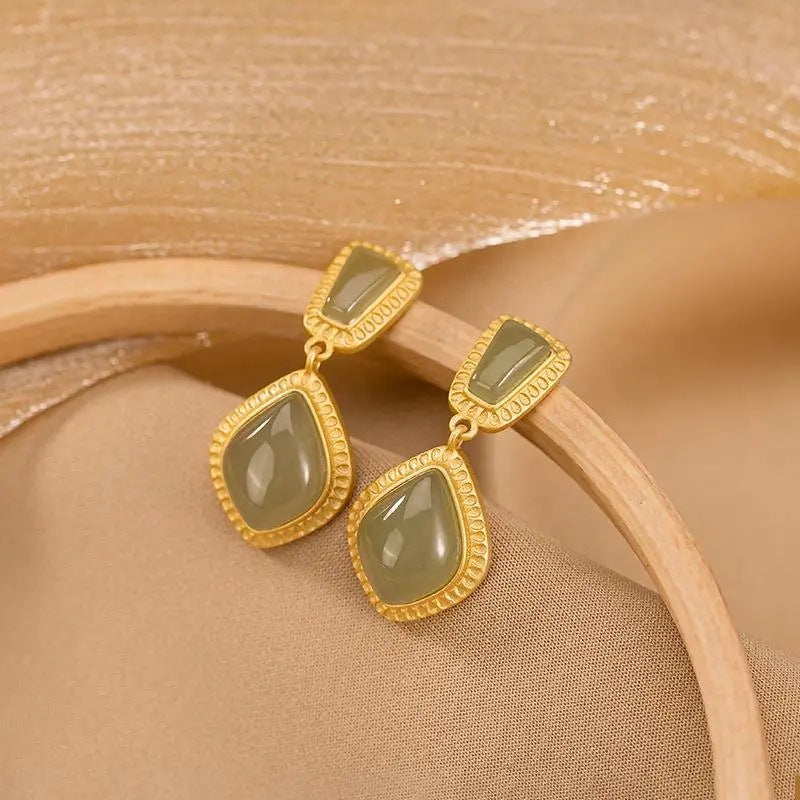 Charming Silver Earring for Any Occasion