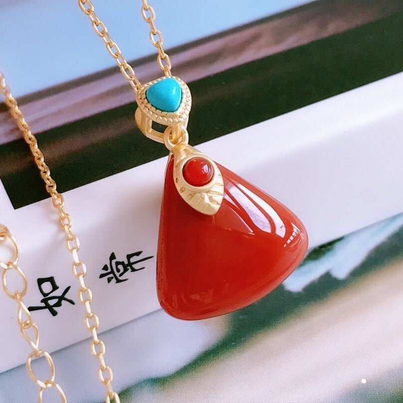 Classic Silver Necklace with Timeless Appeal