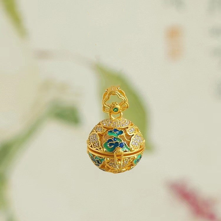 Beautiful Gold Pendant with Unique Style
