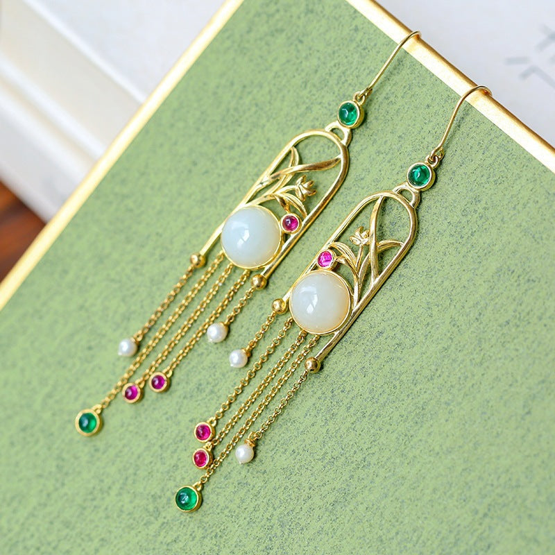 Classic Gold Earring with Timeless Appeal
