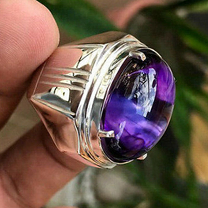 Classic Silver Ring with Timeless Appeal