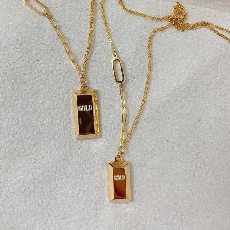 Beautiful Gold Necklace with Unique Style